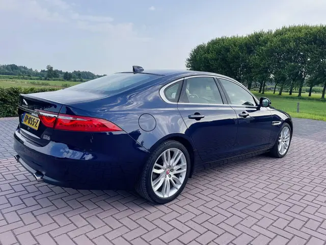 Jaguar XF 3.0 Portfolio AWD 2016 Benzine 4