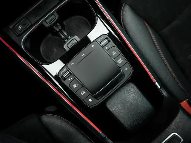 Mercedes-Benz GLA 200 AMG Line 2023 Benzine 19