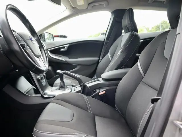 Volvo V40 2.0 D4 Momentum Business 2014 Diesel 4