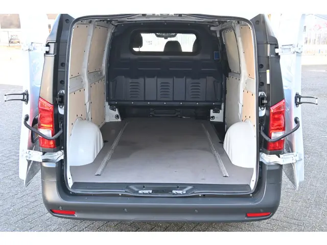 Mercedes-Benz Vito 116 CDI L2 Pro 2024 Diesel 11