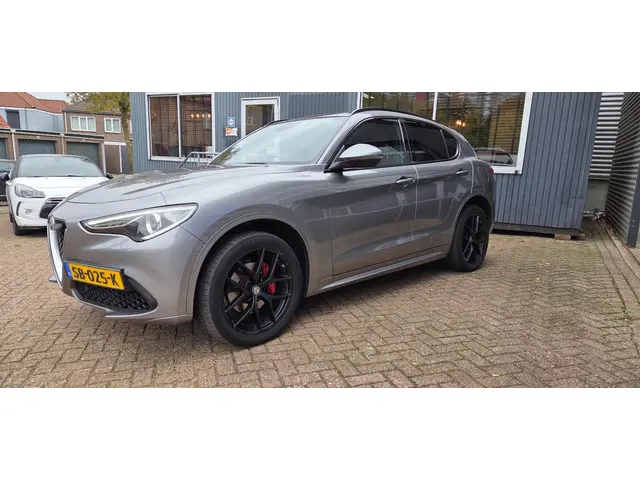 Alfa Romeo Stelvio 2