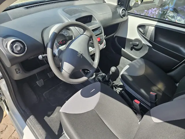 Peugeot 107 1.0 Access Accent,airco 2014 Benzine 10