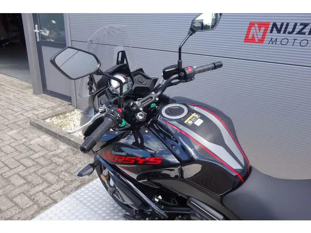 Kawasaki Versys 650 ABS 2022 Benzine 21
