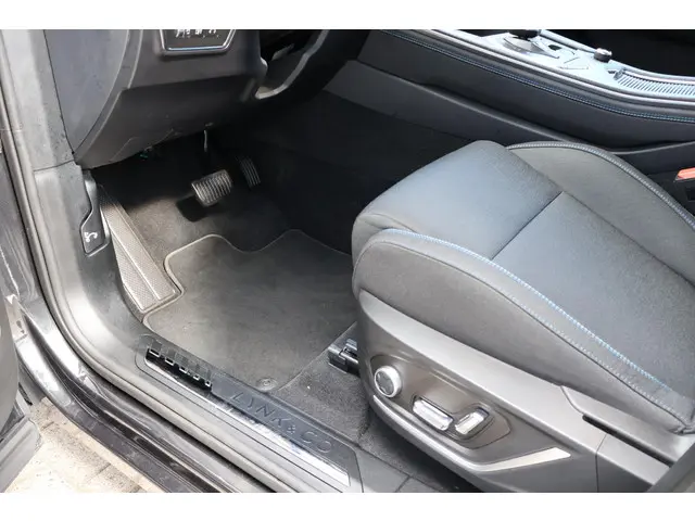 Lynk & Co 01 Lynk&Co 1.5 2023 Hybride Benzine 36