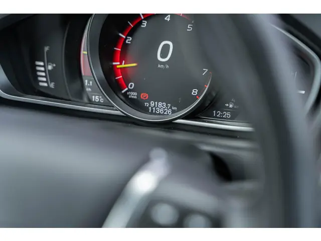 Volvo V40 T4 190pk R-Design 2018 Benzine 25