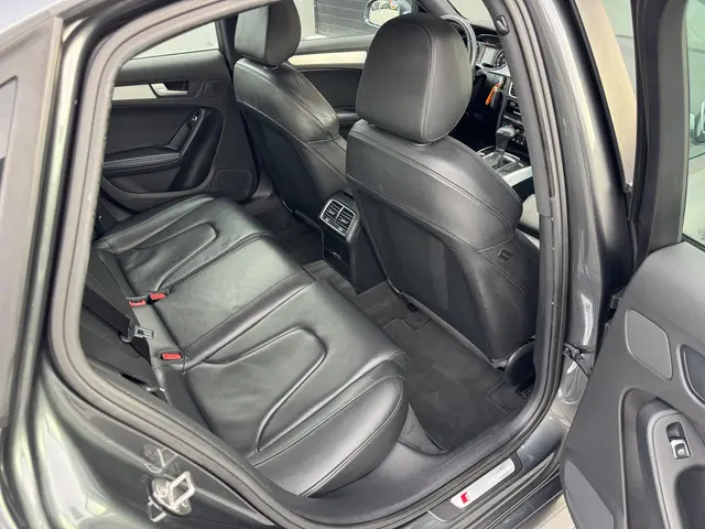 Audi A4 Limousine 3.0 TFSI quattro S Edition 2012 Benzine 9