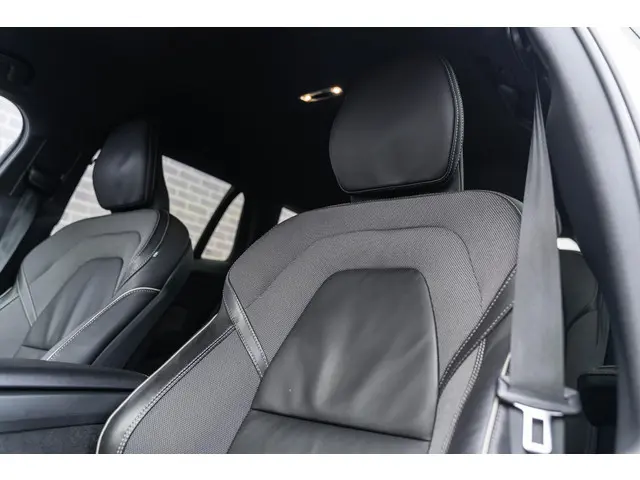 Volvo V60 2.0 B4 R-Design 2020 Benzine 21