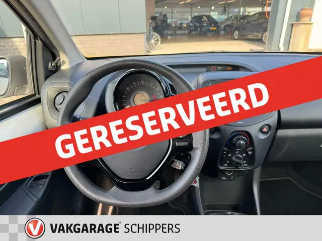 Toyota Aygo 1.0 VVT-i x airco cruise 5d 2018 Benzine 5