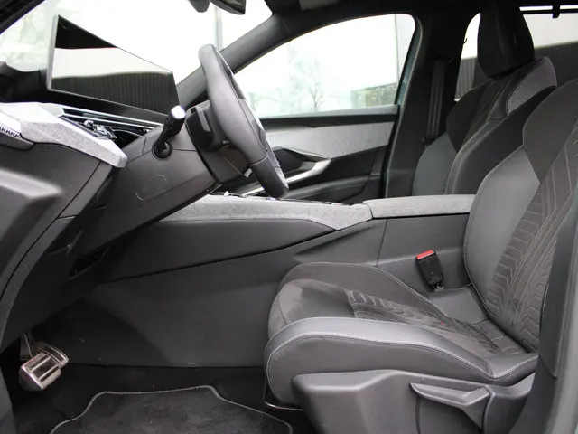 Peugeot 5008 1.2 Hybrid 136 GT 2024 Hybride Benzine 14