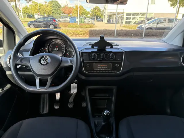 Volkswagen up! 1.0 BMT move up! 2016 Benzine 7