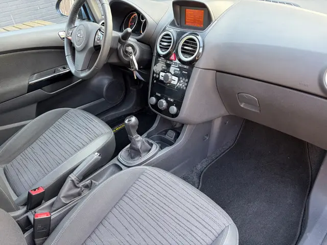 Opel Corsa 1.4-16V 2014 Benzine 11