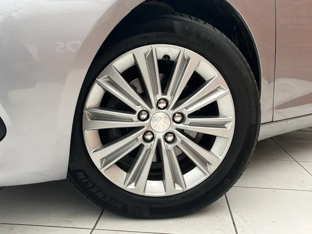 Peugeot 308 PureTech 130 EAT6 Allure 2018 Benzine 4