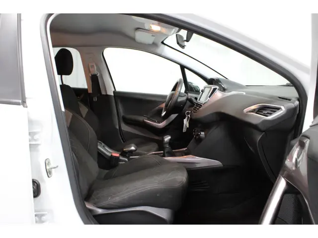 Peugeot 2008 1.2 PureTech Style 2015 Benzine 21