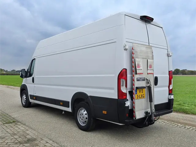 Peugeot Boxer 435 2.2 BlueHDi L4 H3 2021 Diesel 3