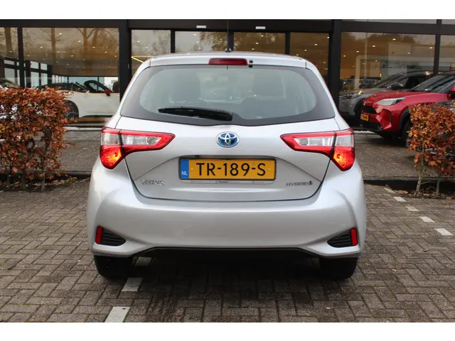 Toyota Yaris 1.5 Hybrid Active 2018 Hybride Benzine 9