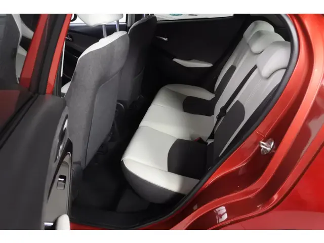 Mazda 2 1.5 90pk Automaat Signature 2020 Benzine 36