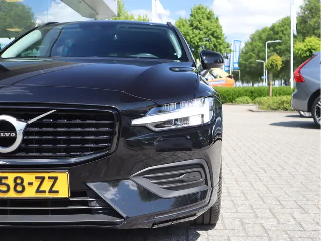 Volvo V60 2.0 B3 Momentum 2022 Benzine 42