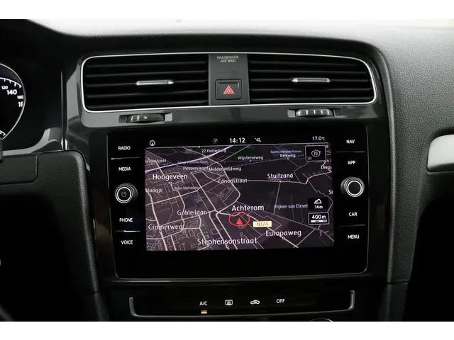 Volkswagen Golf 1.0 TSI Life antraciet 2020 Benzine 19