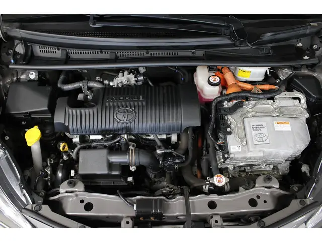 Toyota Yaris 1.5 Hybrid Executive 2017 Hybride Benzine 22