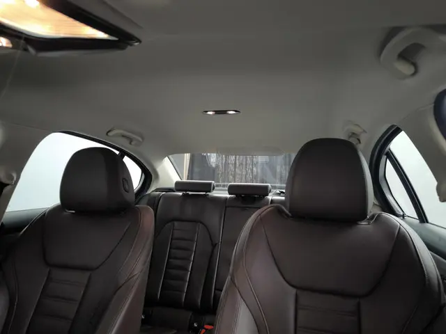 BMW 3 Serie 320e 2023 Hybride Benzine 28