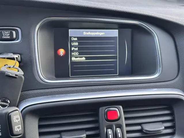 Volvo V40 2.0 T2 R-Design 2016 Benzine 24