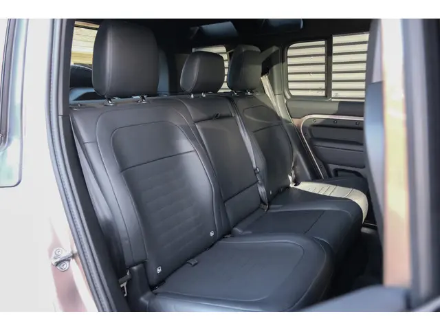 Land Rover Defender 110 4.4 P635 110 Octa 2025 Benzine 25