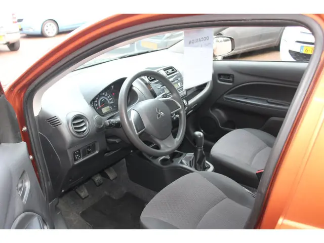 Mitsubishi Space Star 1.0 Entry 2017 Benzine 8