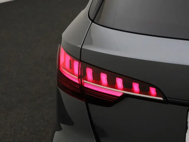 Audi A4 Avant 35 TFSI/150PK S Line 2021 Benzine 35