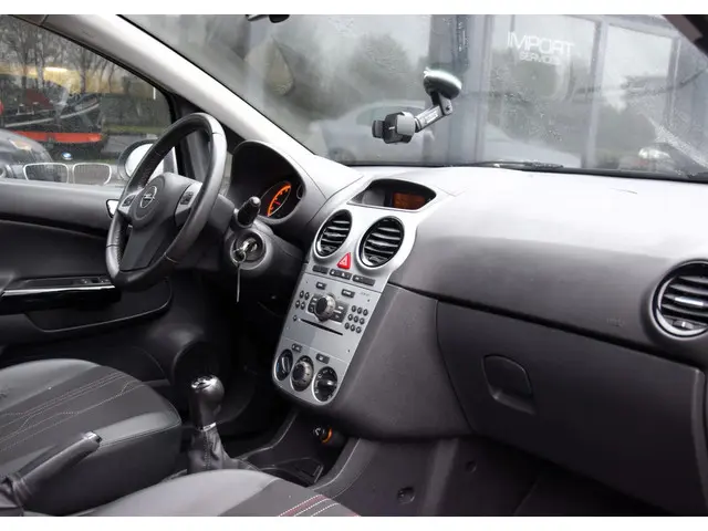 Opel Corsa 1.2-16V Rhythm 2012 Benzine 17