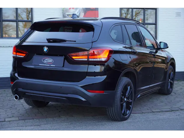 BMW X1 sDrive18i Executive Edition 2021 Benzine 14