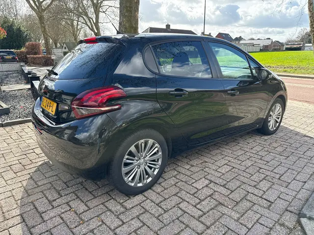 Peugeot 208 1.2 PureTech Allure 2017 Benzine 6