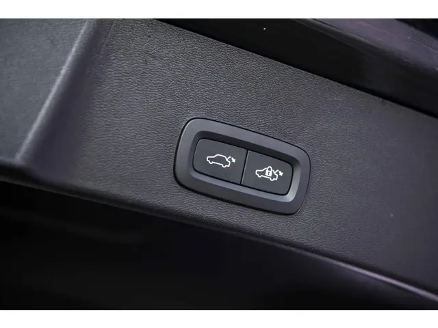 Volvo XC40 2.0 B3 Plus Black Edition 2025 Benzine 32