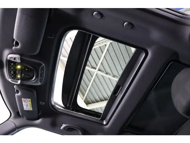 MINI Electric Cooper MINI Yours 33 kWh 2024 Elektrisch 4