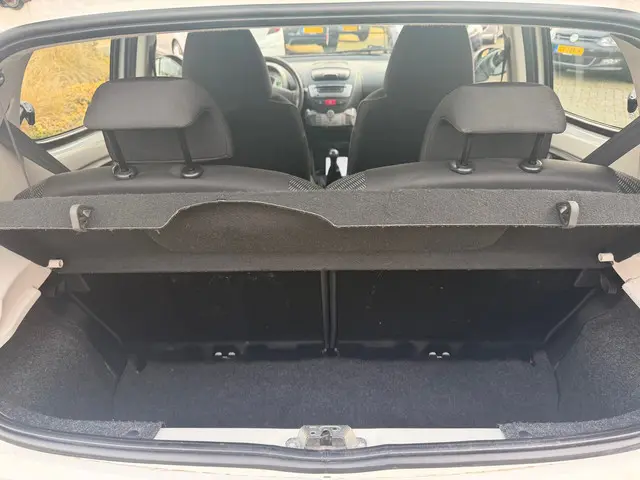 Peugeot 107 1.0 Active facelift led airco 2012 Benzine 15