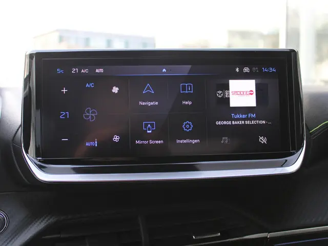 Peugeot 2008 1.2 Hybrid 145 GT 2026 Hybride Benzine 18