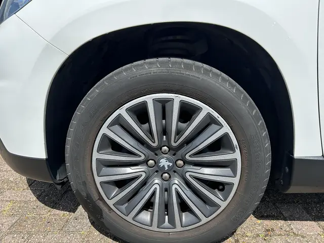 Peugeot 2008 1.2 PureTech Blue Lion Automaat 2019 Benzine 2