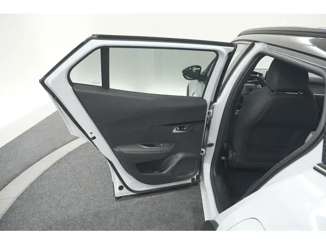 Peugeot 2008 PureTech 130 EAT8 GT 2024 Benzine 67
