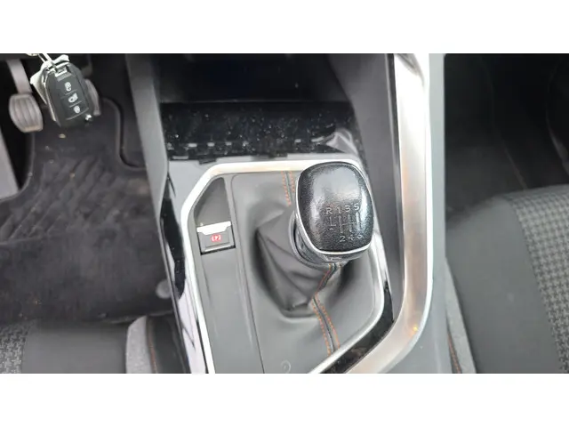 Peugeot 3008 1.2 PureTech Active 2018 Benzine 26