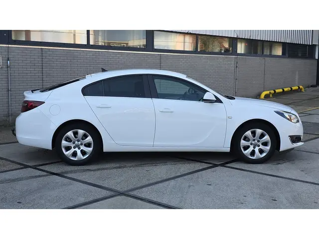 Opel Insignia 1.4 T EcoFLEX Business+ 2016 Benzine 2