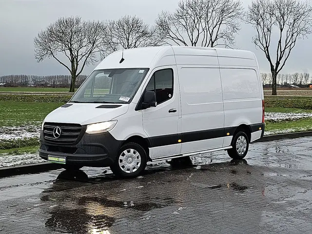 Mercedes-Benz Sprinter 2