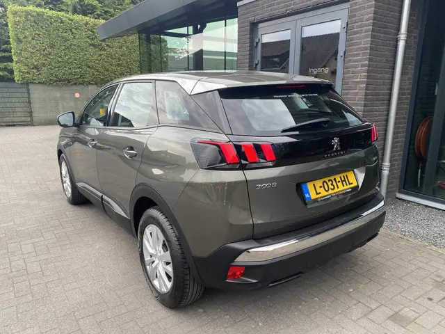 Peugeot 3008 1.2 PureTech Allure Automaat 2017 Benzine 10
