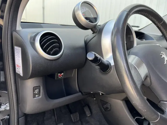 Peugeot 107 1.0 Black & Silver 2013 Benzine 49