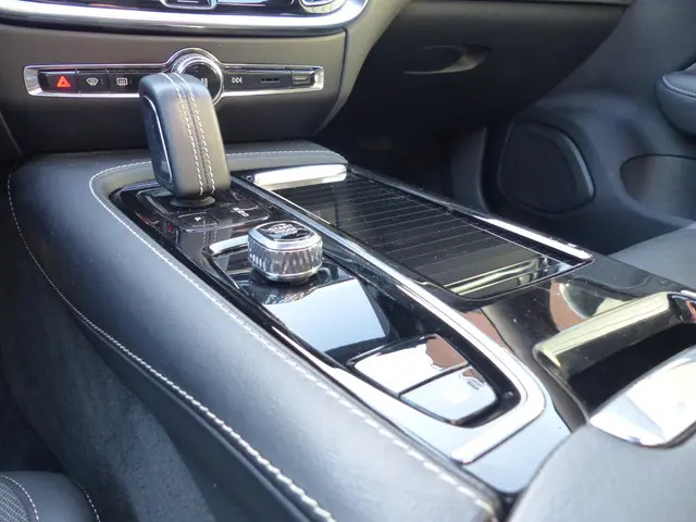 Volvo V60 T6 Recharge AWD R-Design 2022 Hybride Benzine 9