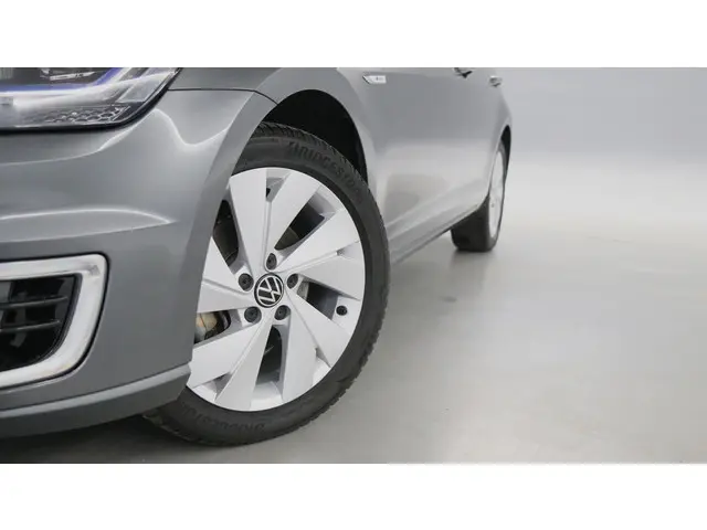 Volkswagen e-Golf 36kWh / 136pk E-DITION 2020 Elektrisch 12