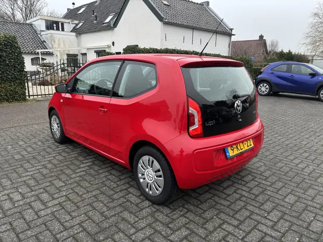 Volkswagen up! 1.0 move up! BlueMotion | Airco | 2013 Benzine 10