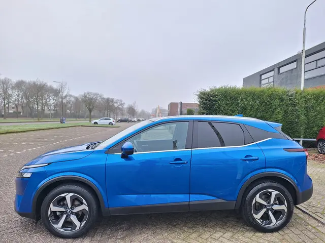 Nissan QASHQAI 1.3 MHEV Business 2023 Hybride Benzine 8