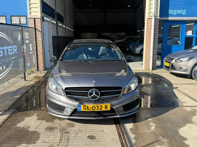 Mercedes-Benz A-Klasse 180 pano amg-pakket 2015 Benzine 8