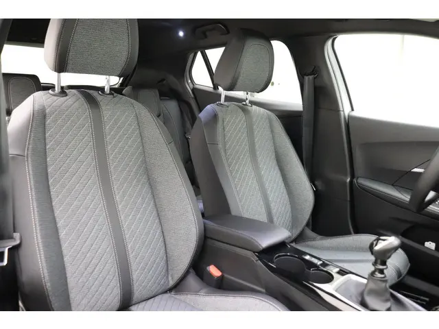Peugeot 2008 1.2 PureTech 100 Allure 2024 Benzine 10