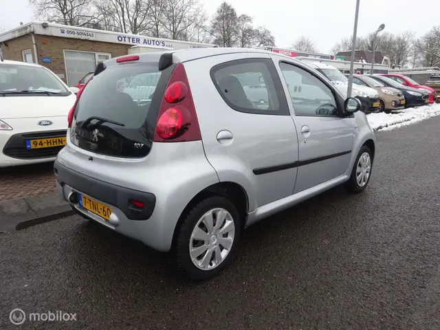 Peugeot 107 1.0 Envy 2014 Benzine 4