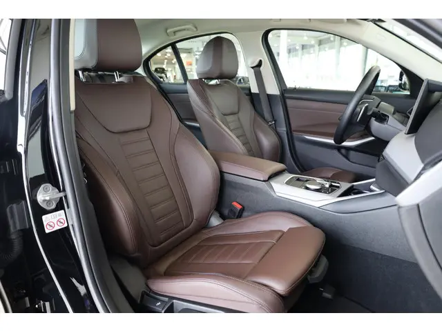 BMW 3 Serie Sedan 320e 2023 Hybride Benzine 8